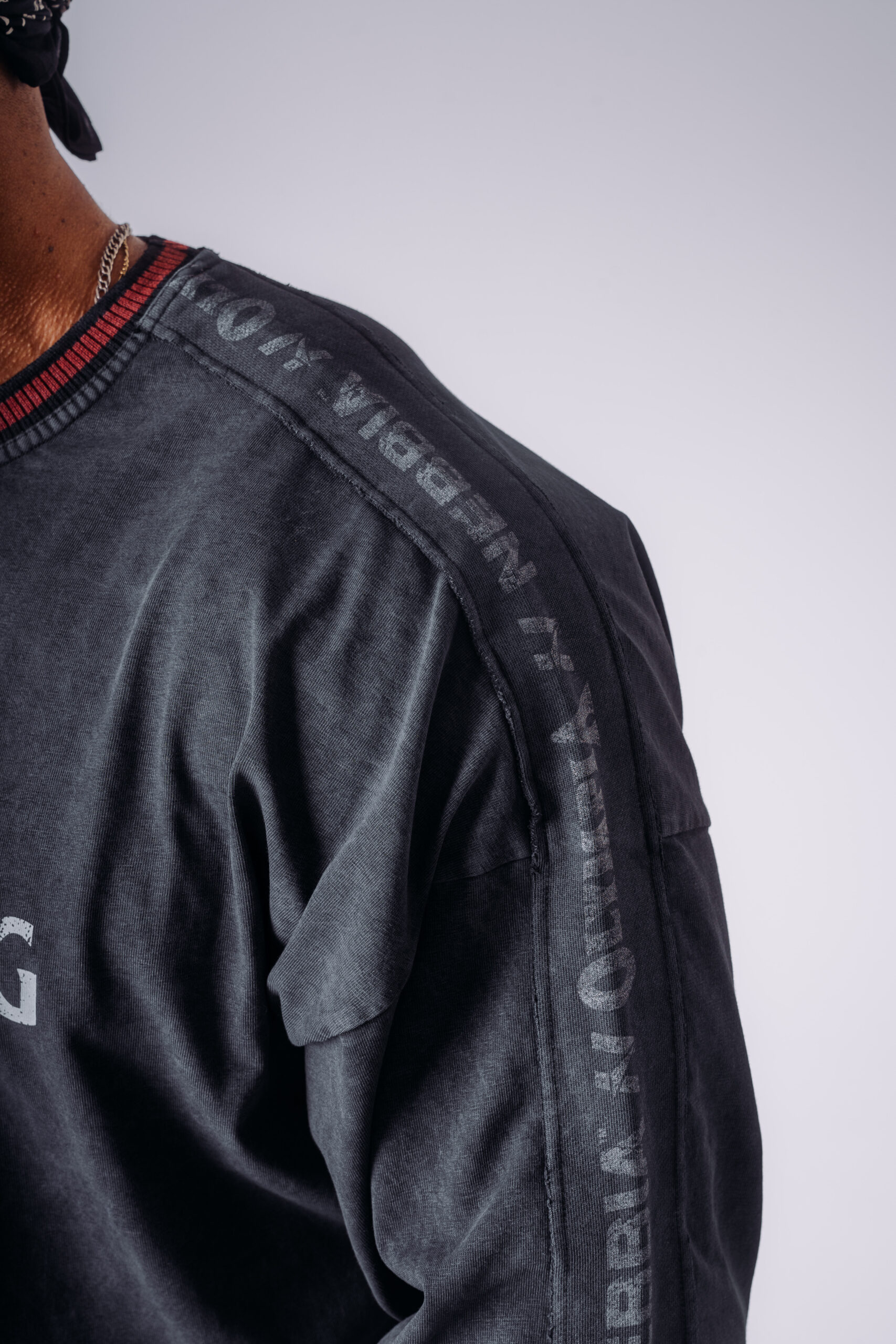 NEBBIA x Olympia Langarmshirt 952 Schwarzes – Bild 5