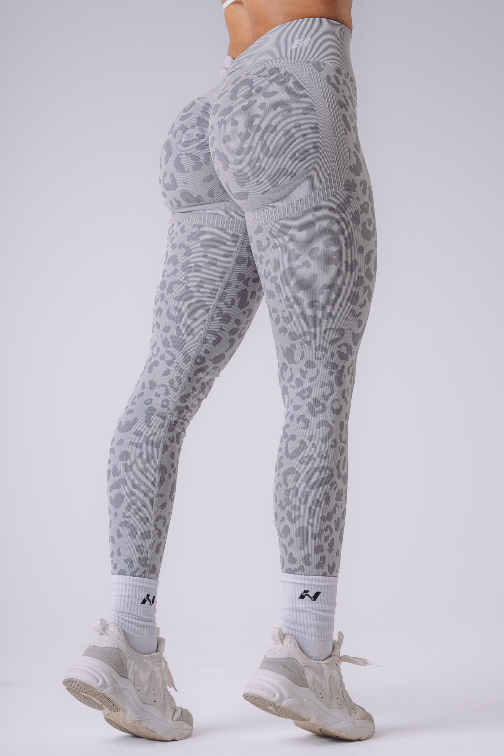 Kompresné push-up legíny s leopardím vzorom PRIMAL 849 svetlosivé