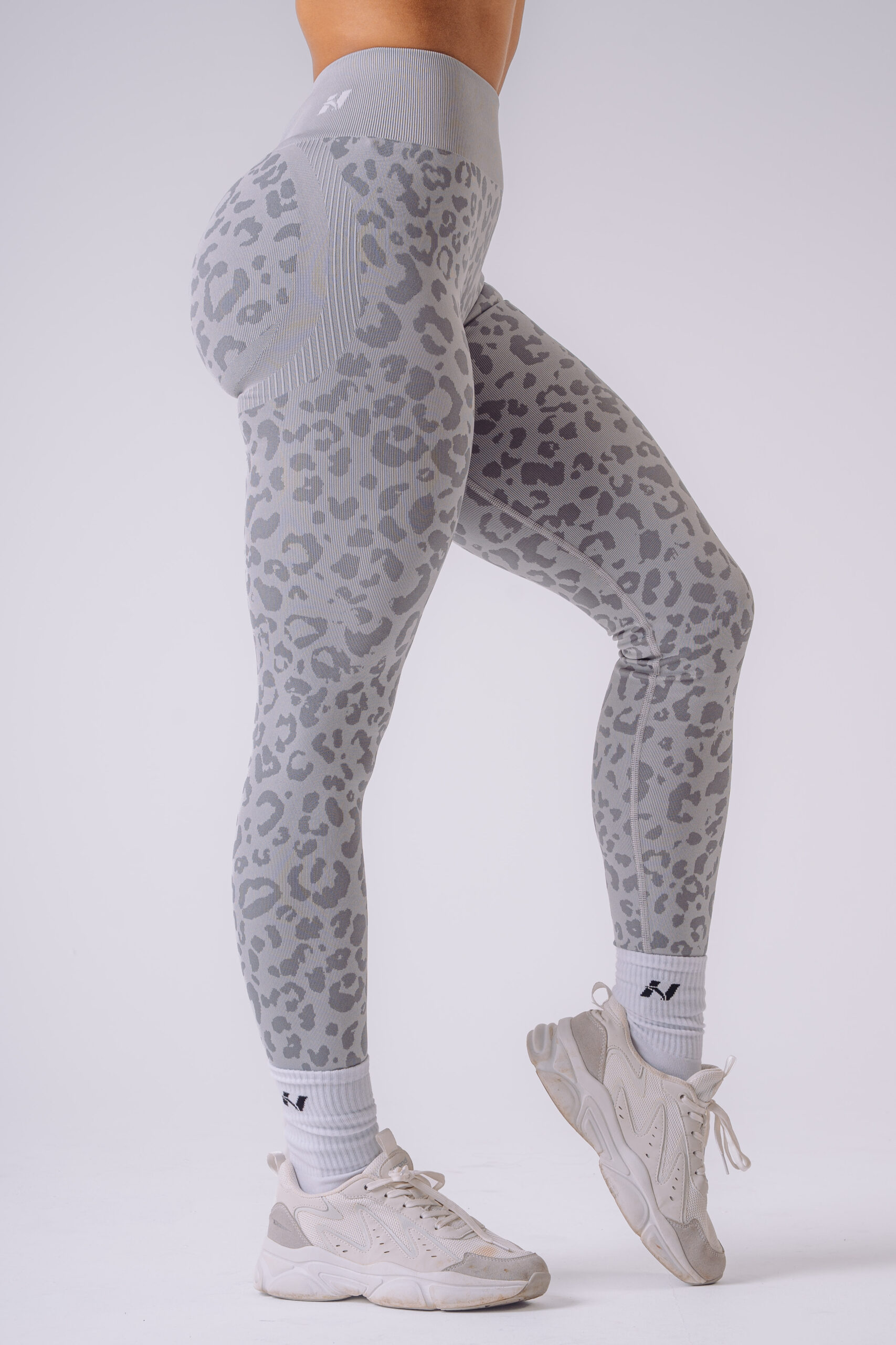 Push-Up Compression Leopard Leggings PRIMAL 849 Light Gray - Image 2