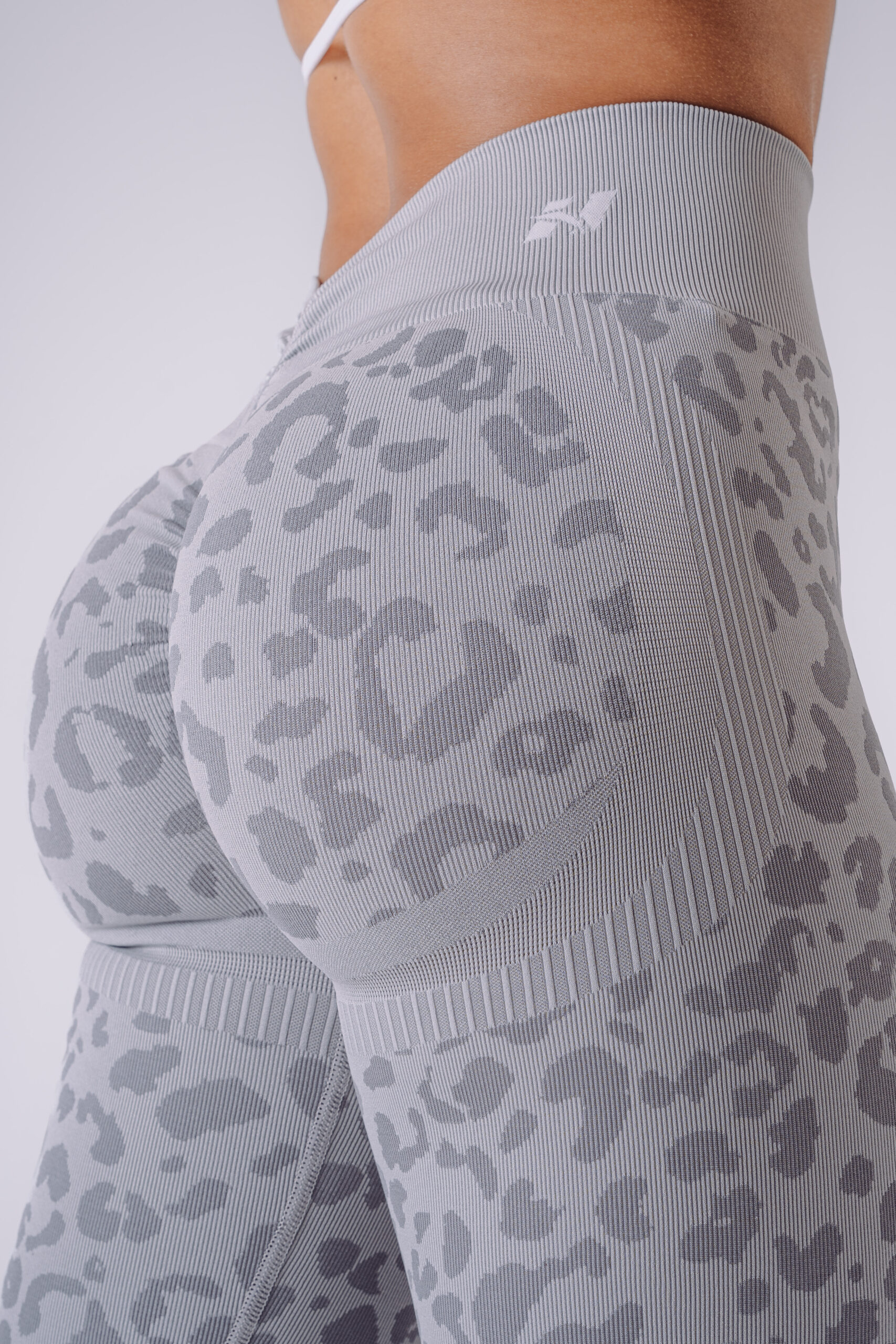Push-Up Compression Leopard Leggings PRIMAL 849 Light Gray - Image 4